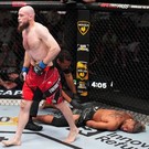 «У меня скучные бои?»: первый татарин в UFC «задушил» соперника за 55 секунд