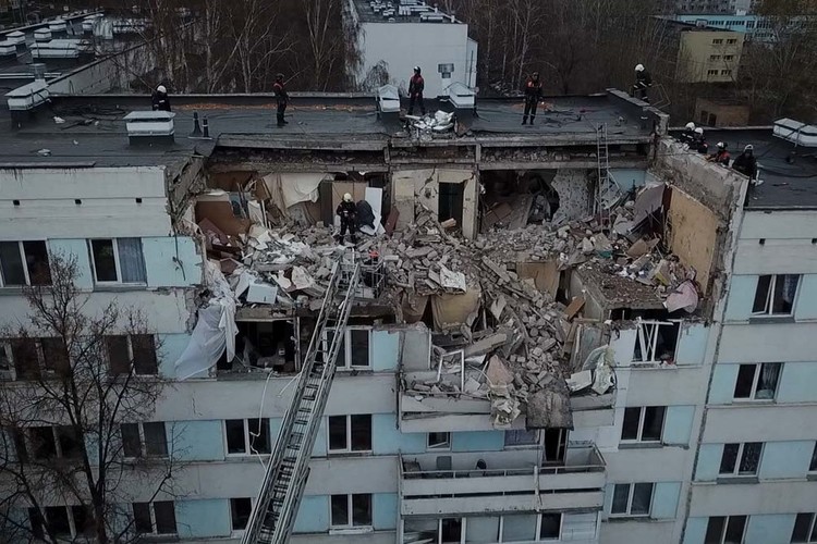 В Челнах с раннего утра на месте взрыва в жилом доме работают спецслужбы