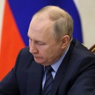 Путин подписал закон о запрете взыскания просроченных долгов с жителей новых регионов до 2026 года