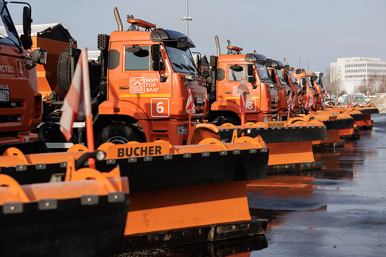 Мэр Казани Ильсур Метшин осмотрел новую базу для уборки улиц Казани