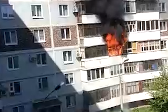В Казани вспыхнул балкон многоквартирного дома