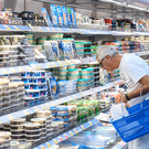 СМИ: Российские магазины начнут продавать просрочку