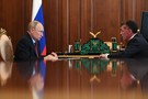 Топилин доложил Путину о падении доходов россиян: «Фонд зарплаты немножечко уменьшился»