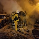 В Казани от сгоревшего минивэна на парковке пострадали два BMW и кроссовер Nissan 