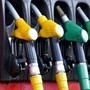 Крупнейшие нефтяные компании заморозят цены на бензин в России