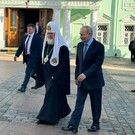 Путин посетил Троицкий собор и поклонился «Троице» Рублева (видео)