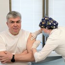 Мэр Набережных Челнов привился от коронавируса