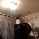 Казанские спасатели помогли пенсионерке избавиться от вороны в квартире