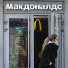 Во Львове священник освятил новый «Макдоналдс»