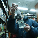 В Вологодской области алкоголь будут продавать лишь два часа в день: «Русский Север вымирает»