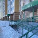 В Татарстане снег с балкона высотки рухнул на коляску с младенцем возле офиса педиатра