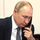 Макрон впервые за долгое время позвонил Путину