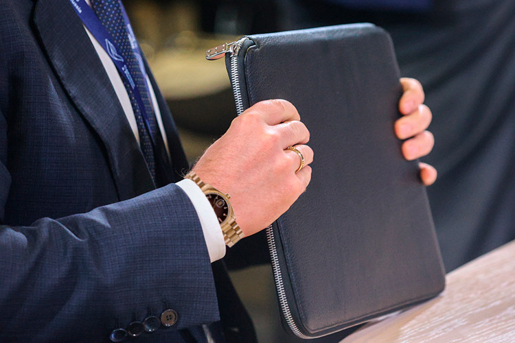 Два оклада к отпуску, санаторий, а еще – субсидия на жилье: 45 хуҗалар Татарстана «позолотили» соцпакет