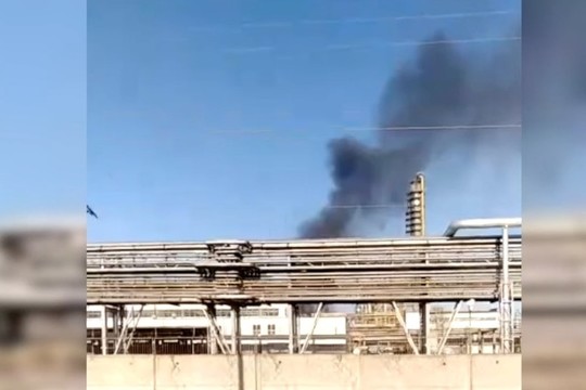 17 человек пострадали при пожаре в промзоне в Нижнекамске