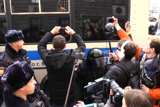 В Москве у здания ФСБ задержали участников пикетов «против политических репрессий»