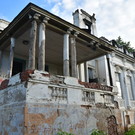 Эксперты выехали на осмотр горевшей накануне усадьбы Стахеевых для оценки ущерба