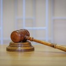 В Челнах осудят троих мужчин, изнасиловавших девушку в кустах