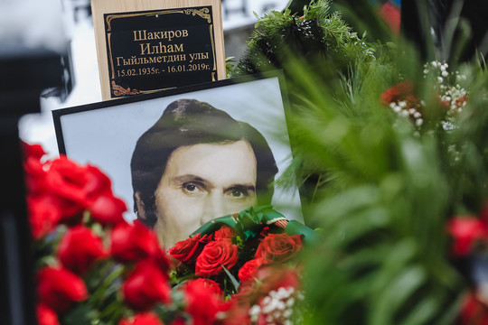 «Татарского соловья» Ильгама Шакирова похоронили на Ново-Татарском кладбище