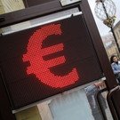 Курс евро превысил 83 рубля впервые с апреля 2022 года 