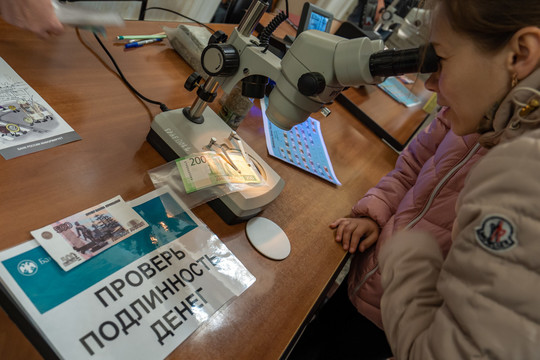 Миллионы в тележке и деньги-пазлы: Банк России в Татарстане провел день открытых дверей