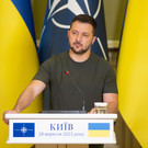 Зеленский заявил о выборе Украины между НАТО и ядерным оружием