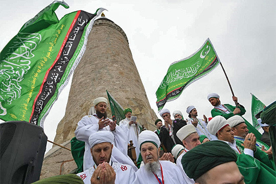 «Эта земля оказалась священной для нас»: в Татарстане отмечают «Изге Болгар җыены»