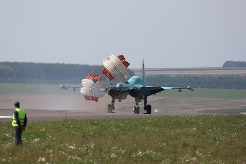 Истребители приземлились на строящуюся магистраль в Татарстане