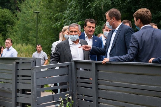 Как полпред Комаров впечатлился грядками в Горкинско-Ометьевском лесу