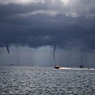 Сочи накрыло залповым ливнем – МЧС предупреждает об опасности смерчей над морем