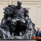 На памятнике Александру III в Гатчине, которым восхитился Путин, обнаружилась ошибка