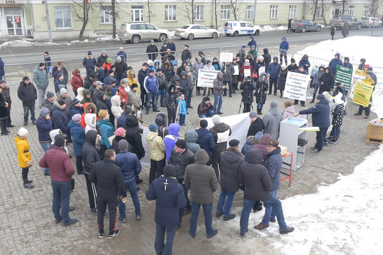 «Нам нужно идти в депутаты!»: в Казани прошел митинг вкладчиков ТФБ и ИнтехБанка