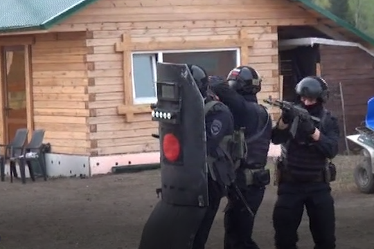 Силовое задержание главного вора в законе в Томской области сняли на видео