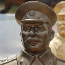 Во дворе школы в Челнах установили памятник Иосифу Сталину