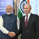 Моди подарил Путину в Казани картину в стиле сохраи