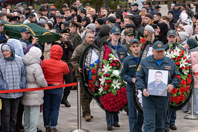 В Нижнекамске простились с пятью погибшими на ЧП в НКНХ