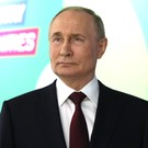 Путин пошутил, что хотел бы прическу с дредами