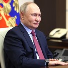 Путин призвал ФСБ помогать российским компаниям, сталкивающимся с санкциями