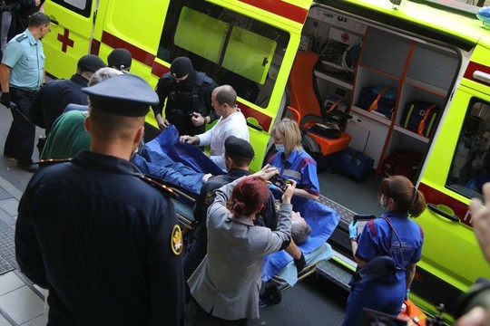 Ефремова госпитализировали из зала суда на носилках без сознания