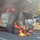 В Челнах на дороге сгорел частный микроавтобус