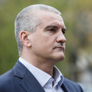 Глава Крыма призвал лишать гражданства тех, кто не встает под гимн России