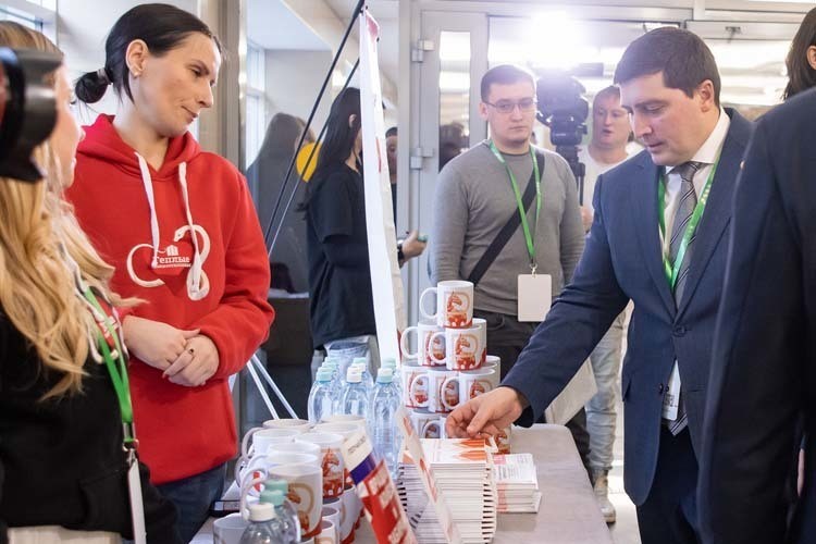 «Какого цвета носки у вас, налоговая будет знать! С кредитами очень внимательно!»