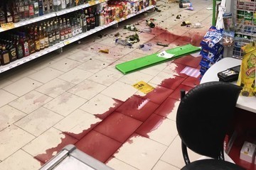 В Казани молодые люди разгромили супермаркет на Аделя Кутуя