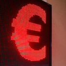 Курс евро опустился ниже 100 рублей 