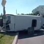 В Челнах возле остановки «ДК «КАМАЗ» опрокинулся пассажирский автобус