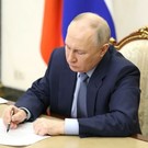 Путин наградил медалями троих татарстанцев