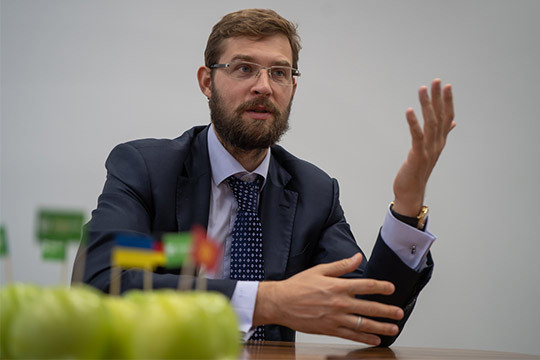 «Пожалуй, если бы минфин не скупал валюту такими темпами, курс рубля был бы в районе 50»
