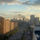 В Казани горит стройка – над городом поднимается столб густого черного дыма