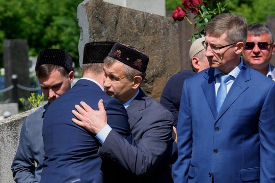 Экс-министр внутренних дел Рашид Нургалиев проводил отца в последний путь