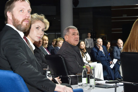 Минниханов: «Ты тоже как бюрократ настоящий. Ты давай расскажи, как будем работать»
