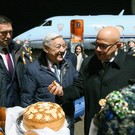 «Это символ БРИКС»: главе МИД Бахрейна в казанском аэропорту представили чак-чак